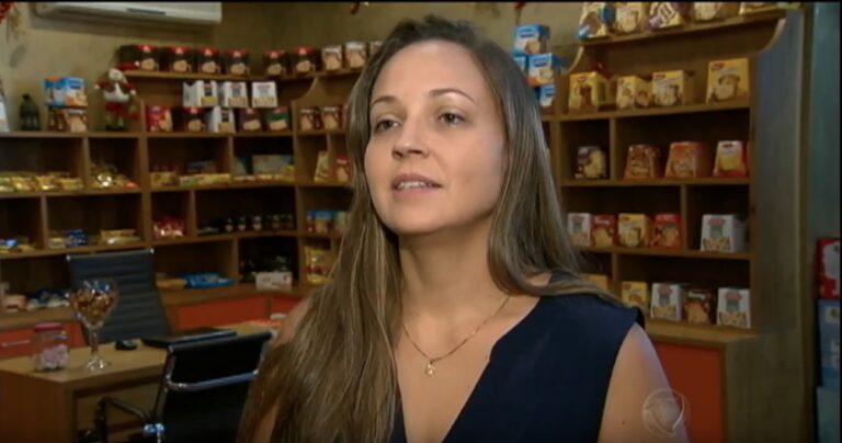 Empresários lucram guardando documentos de empresas.