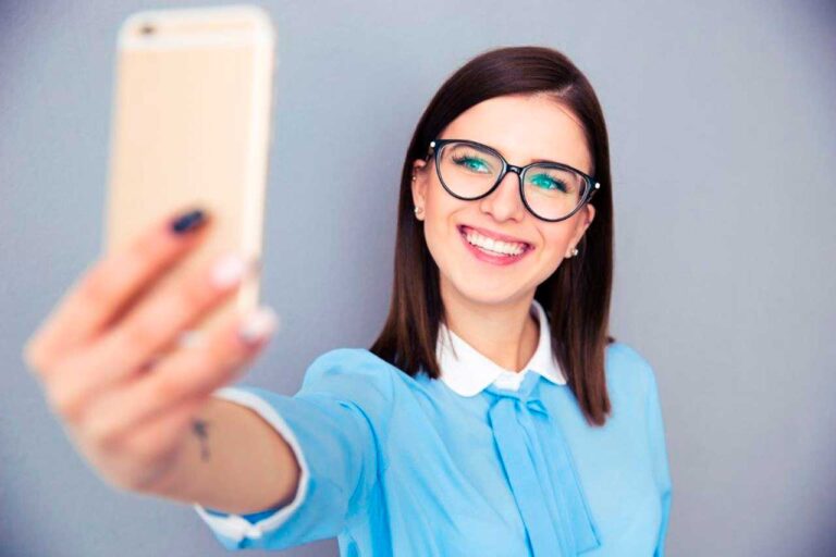 App dispensa contrato em papel e usa selfie de segurança e carimbo de tempo.