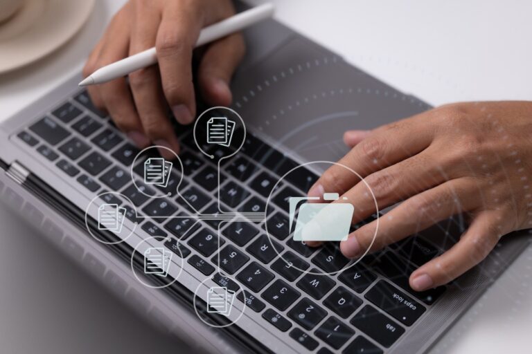 Como realizar a gestão de documentos dos funcionários da empresa?