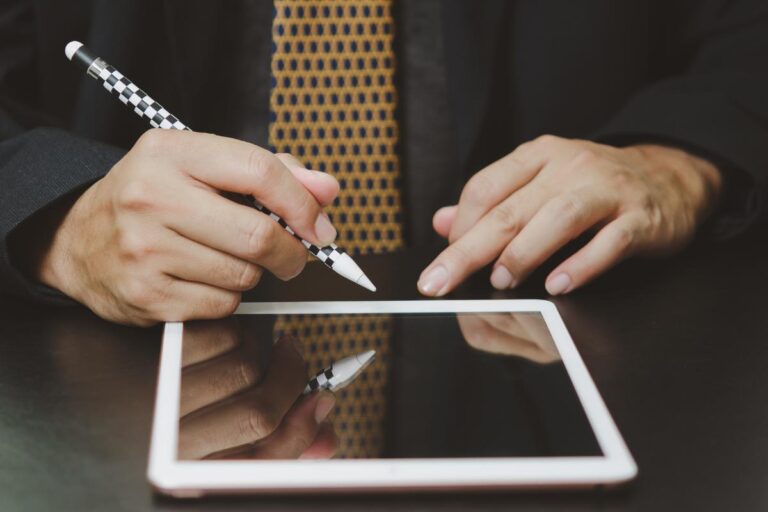 Como assinar contrato digital? Confira um passo a passo!