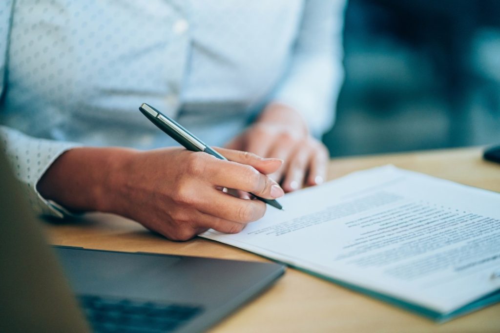 Organizar contratos: 4 dicas práticas para adotar na empresa