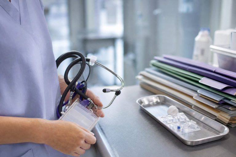 Gestão de Documentos Hospitalares: Como Digitalizar o RH da Saúde com Segurança e Conformidade LGPD