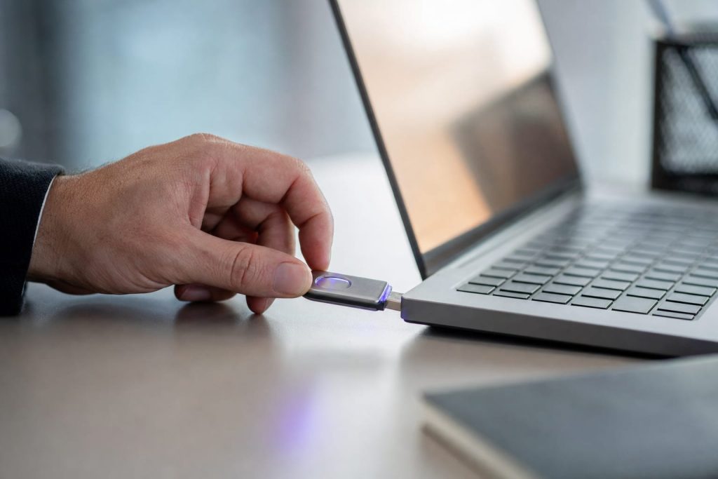 O que a legislação brasileira exige para um documento digitalizado ter valor legal