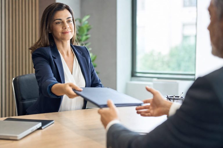 O que é ECM (Enterprise Content Management) e por que ele é decisivo na gestão documental de RH